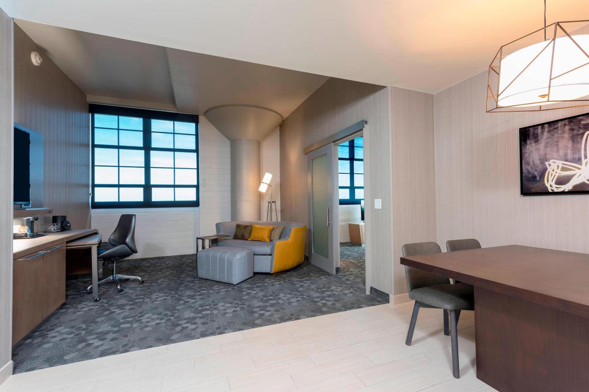 Courtyard By Marriott Waterloo Cedar Falls Exterior photo