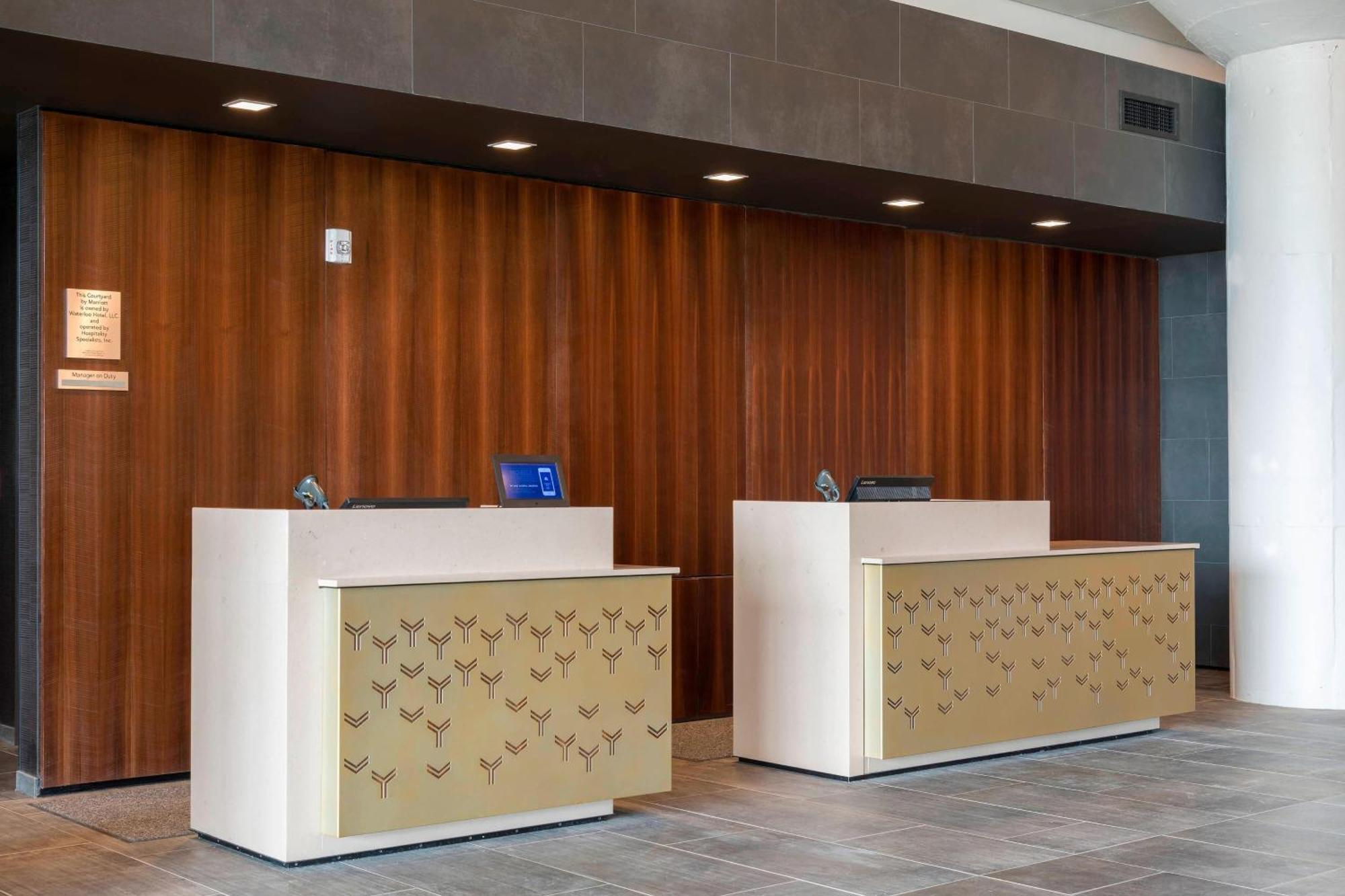 Courtyard By Marriott Waterloo Cedar Falls Exterior photo