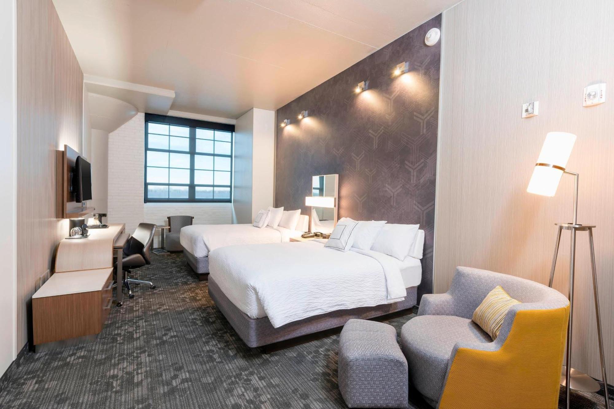 Courtyard By Marriott Waterloo Cedar Falls Exterior photo